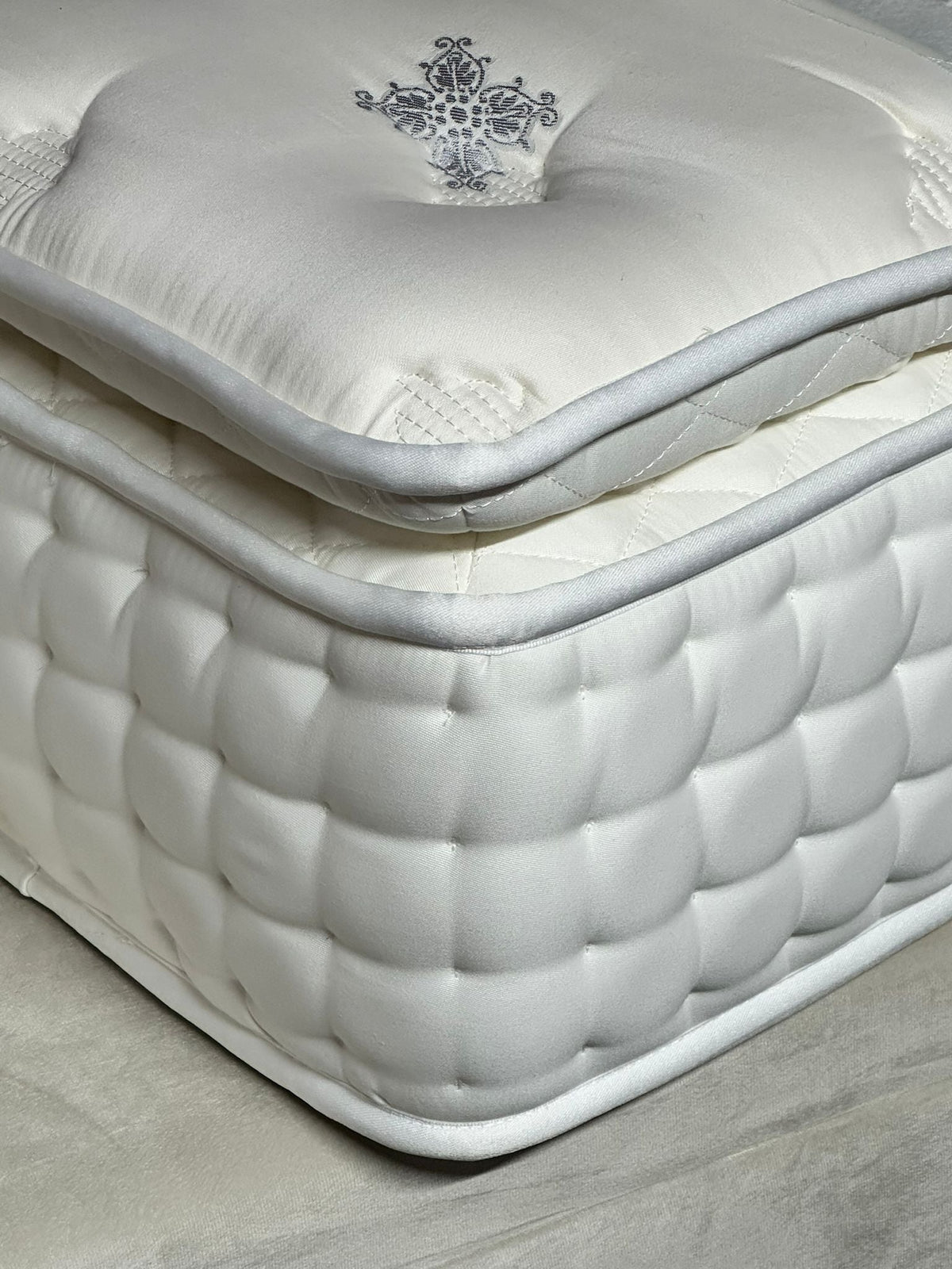 Windsor Latex Feel & Gel Memory Foam 3000 - Vacuum packed In one Box